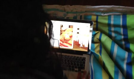 De Rondborstige blonde gratis pornofilms bekijken pornoster is niet bang om in het openbaar te neuken.